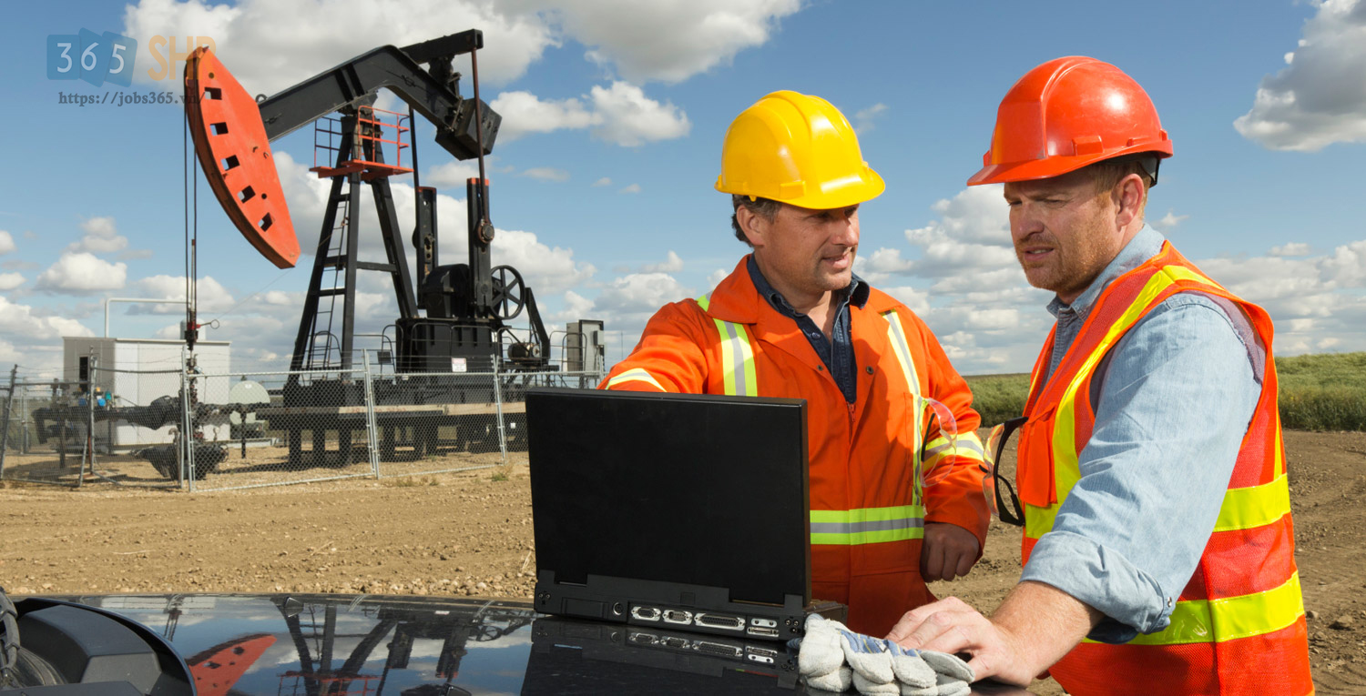 Nhân viên làm bảo hộ lao động